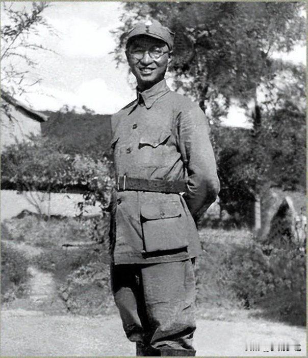 1955年陈赓仅授大将，老同学徐向前已是元帅，他却大笑：我曾带过一个大将两个上将