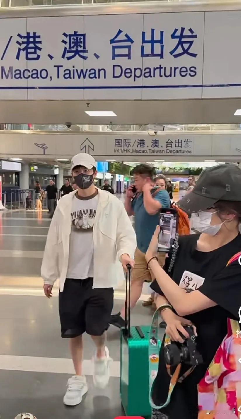 林高远今天回到体总了。高远打完乒超联赛后，昨天一大早就一个人出发去上海参加活动