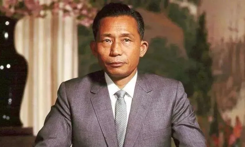 为了跟中国划清关系,改了首都名,废除了汉字,如今还想改国名?