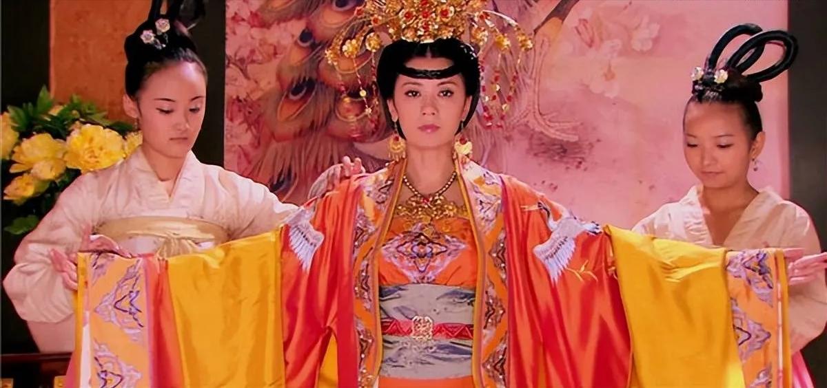 太平公主身边的几名贴身丫鬟，一连几日呕吐不止，脸色发白，肚子渐鼓，太医一看，诊脉