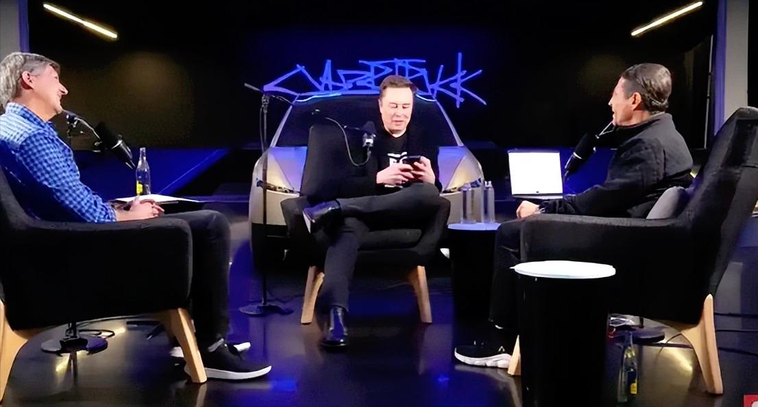 马斯克又出大事了，AI聊天机器人本来是帮大家办事的，没想到成了搞坏事的工具，英国