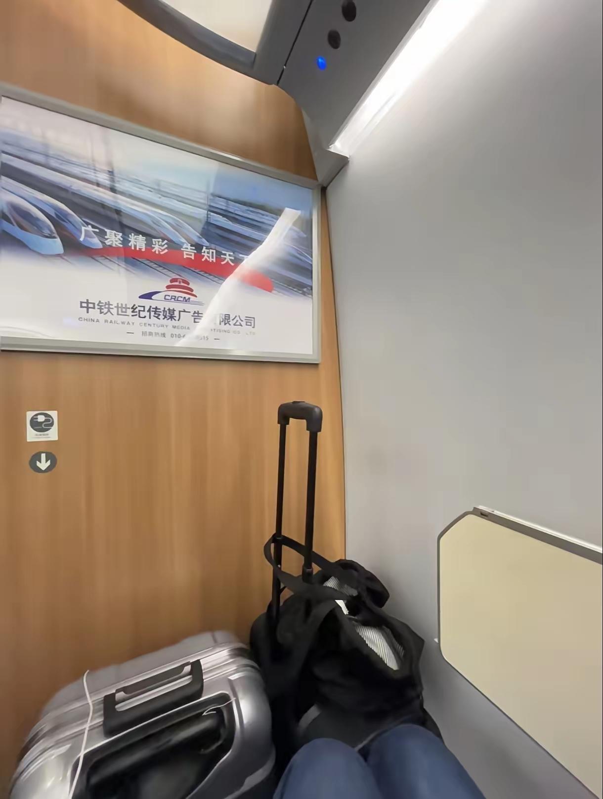 不知道大家发现没有，​高铁现在越来越严谨了，​就因为一个人的闹剧，取消了靠窗