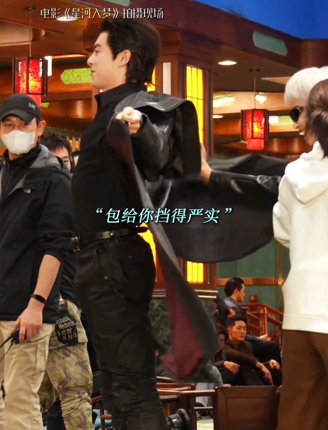 为了给姐挡露出屁屁曲线，好孩子