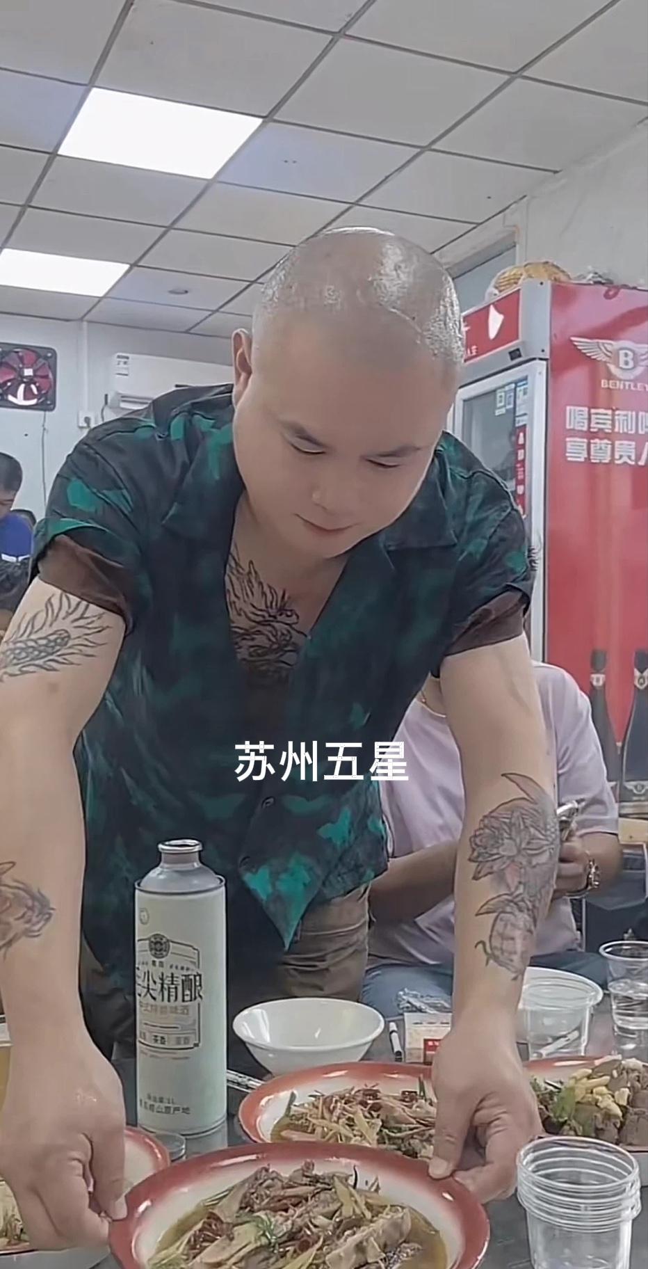 苏州五星，关公面前耍大刀，苏B仁义大哥，无锡光哥带着保镖，到他的固始鹅块饭店