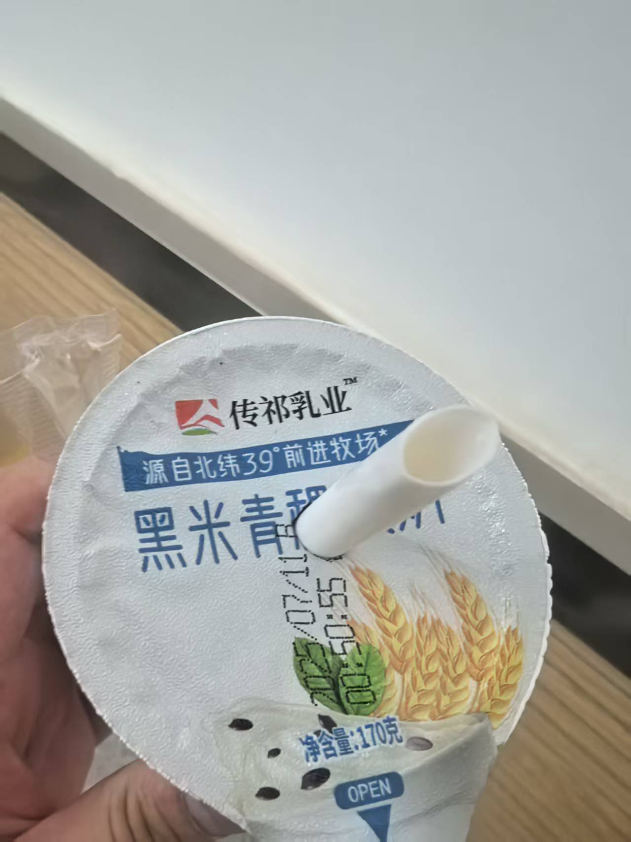 今天来到张掖，参观日用玻璃低碳产业园，属于典型的向上找出路。因为玻璃市场太卷了，