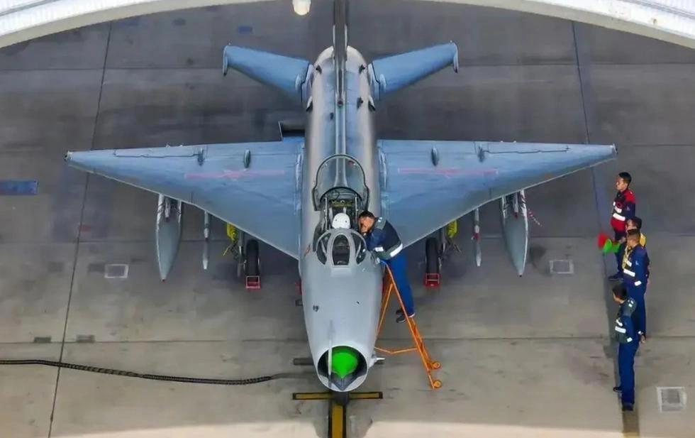 中国空军将成为全球唯一同时列装“四代”战斗机的空中力量！这个“四代”不是指四