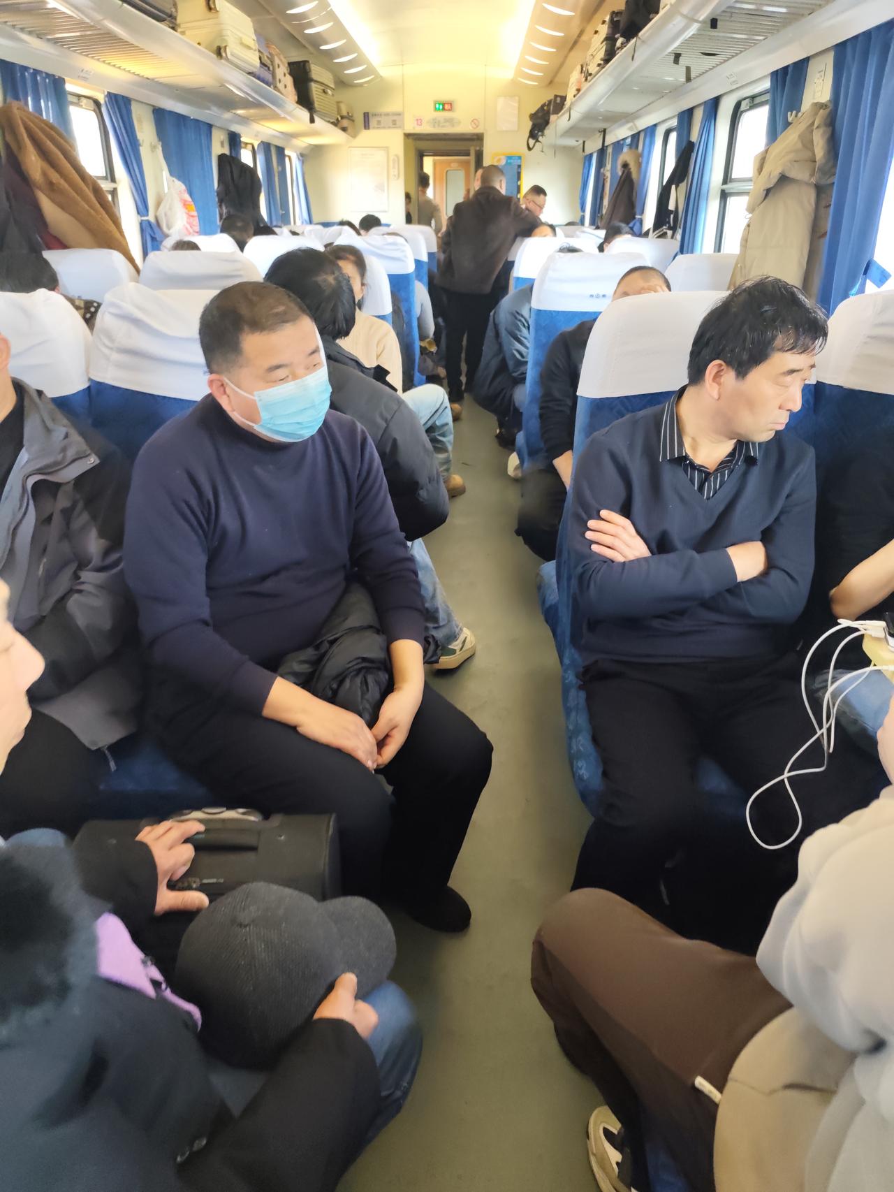 不查不知道，一查吓一跳，绿皮火车与高铁、动车票价的差距还是很大的，比如成都到上海