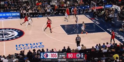 巅峰卡彻底回来了伦纳德这个球真硬啊已经忘了有多久没有看到伦纳德上演这么炸裂的