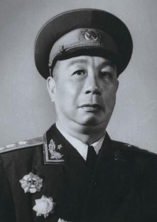 1981年，开国上将陈士榘要离婚，子女们知道后非但不阻拦，反而说："离婚了也好，