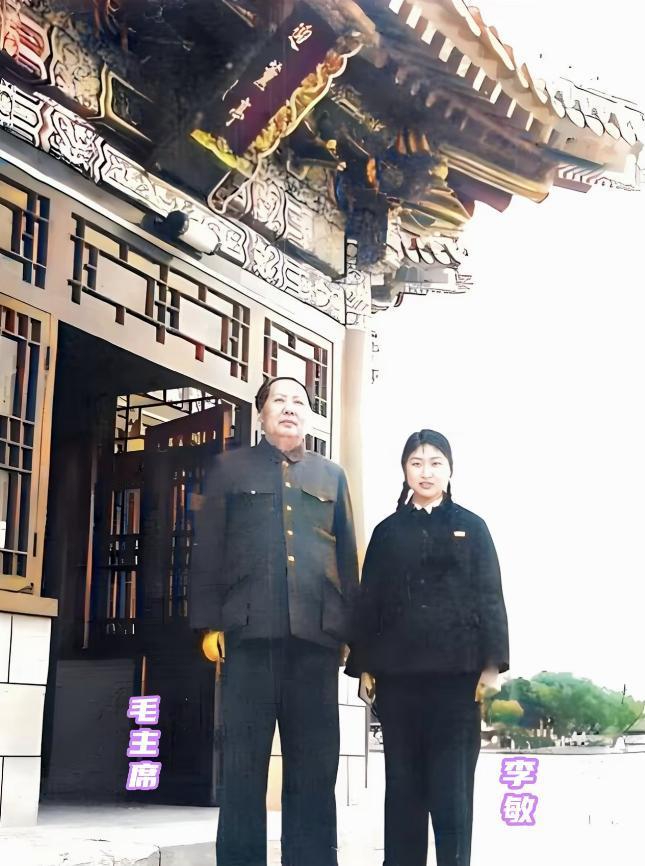 1951年寒假，在中南海，李敏迟疑着开口：“爸爸，我想回上海看妈妈……”她知道哥