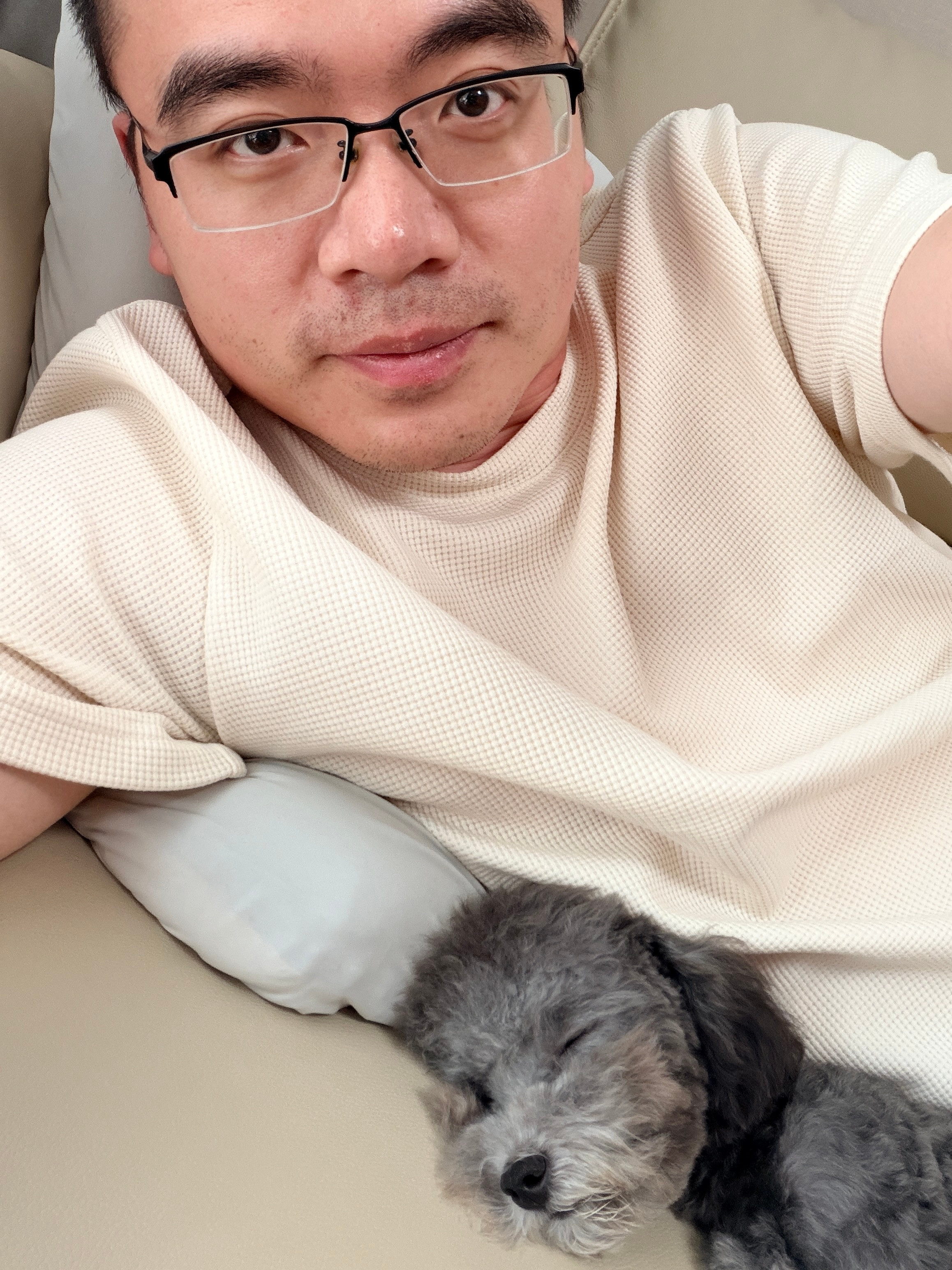 狗子就喜欢挨着我睡🐶​​​