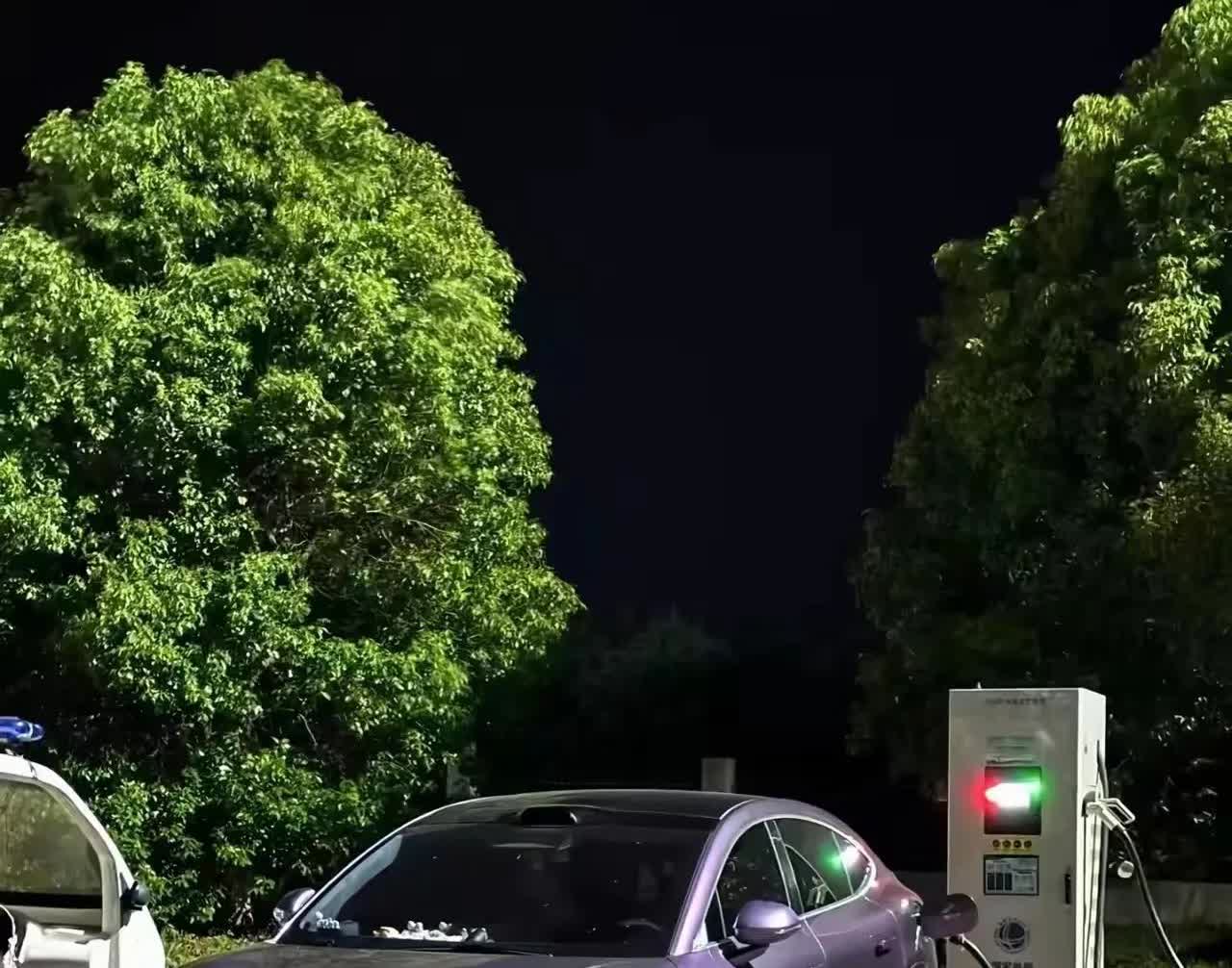 换个标好看多了！智界S7能够以此翻身吗近日看到一台智界S7新款，最大不同