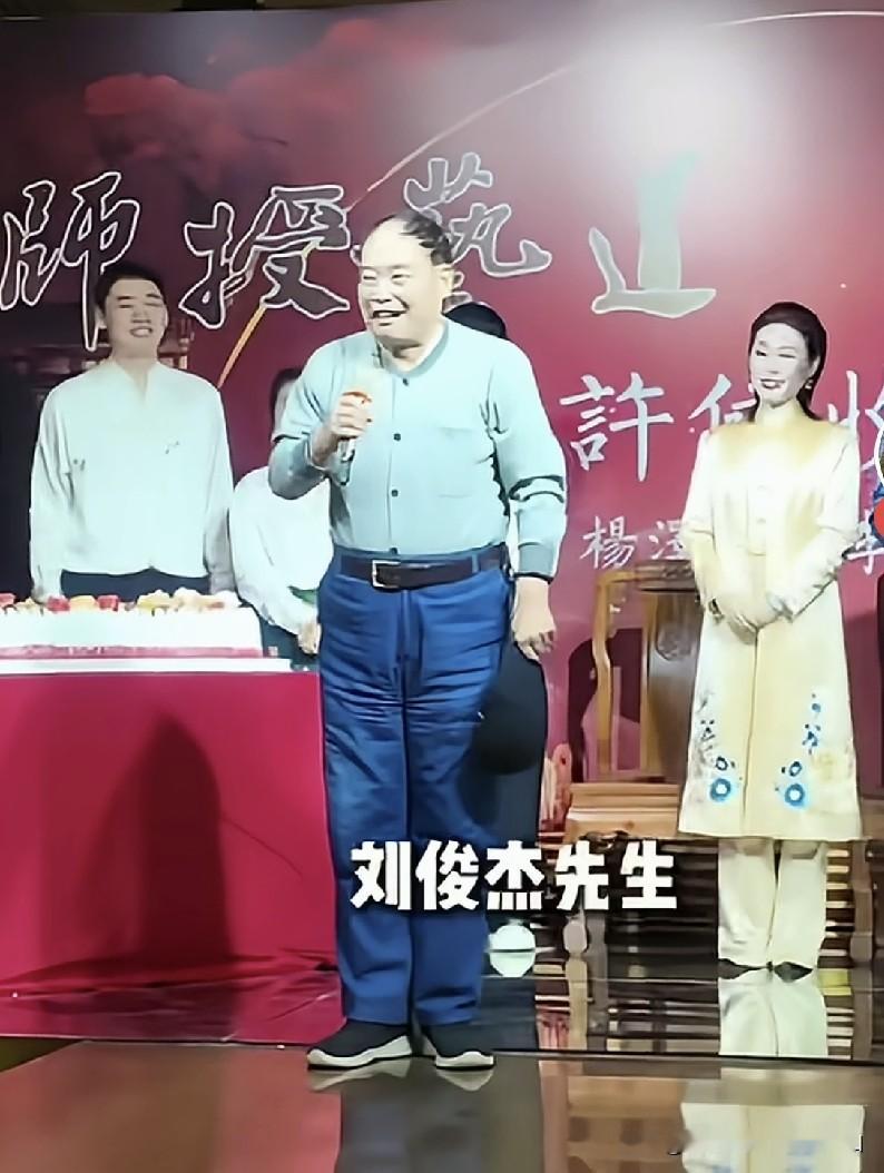 郭德纲口中同辈第一人狗神赵伟洲曾调侃把师弟刘俊杰清门？别被段子骗了！老相声的幽默你真不懂！最近一段老