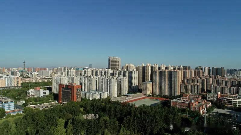 石家庄楼市最近一年还是跌了不少。石家庄楼市毕竟是从2018年就开始下跌的城市了