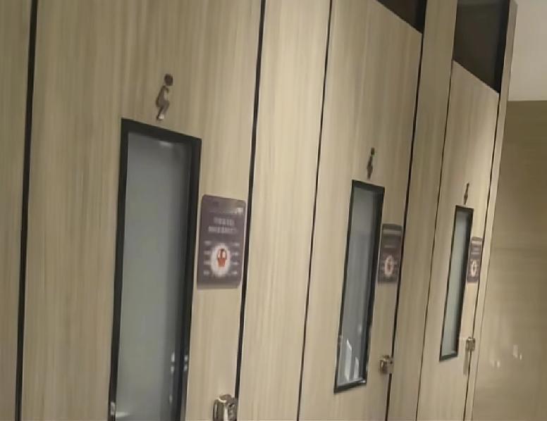 这个方法非常好在深圳商场里面，经常有人在洗手间里面抽烟。为了防止这些人，很多商