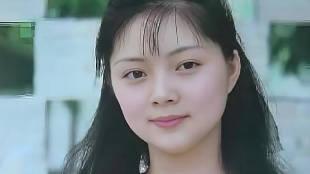 张莉饰演薛宝钗，其实并非剧组第一人选在《红楼梦》剧中，张莉饰演的薛宝钗，温婉