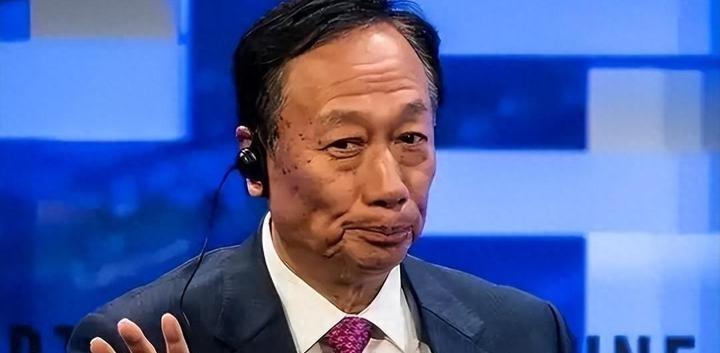 热铁仍在，工牌已空。昨夜还喧鸣不绝的生产线上，数百道熟悉的工影，已随最后一次航班