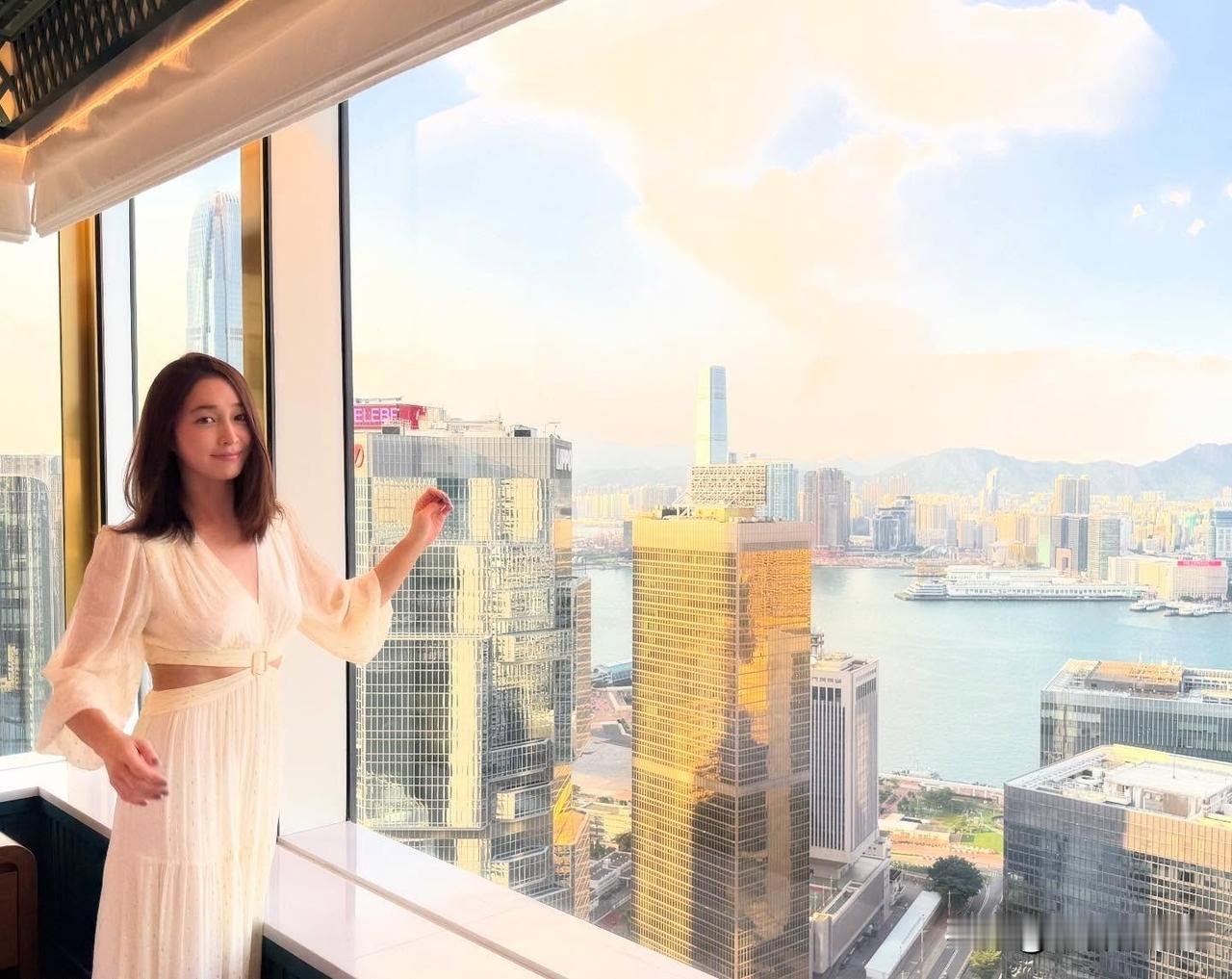 8日，演员李秉宪的妻子李敏贞在个人Instagram上上传了多张照片，并配文“景