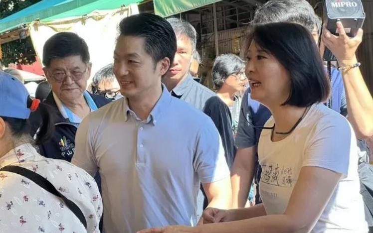 一早回本命区跑2市场扫街　蒋万安坦言：王鸿薇真的非常危险国民党立委面对大罢免，
