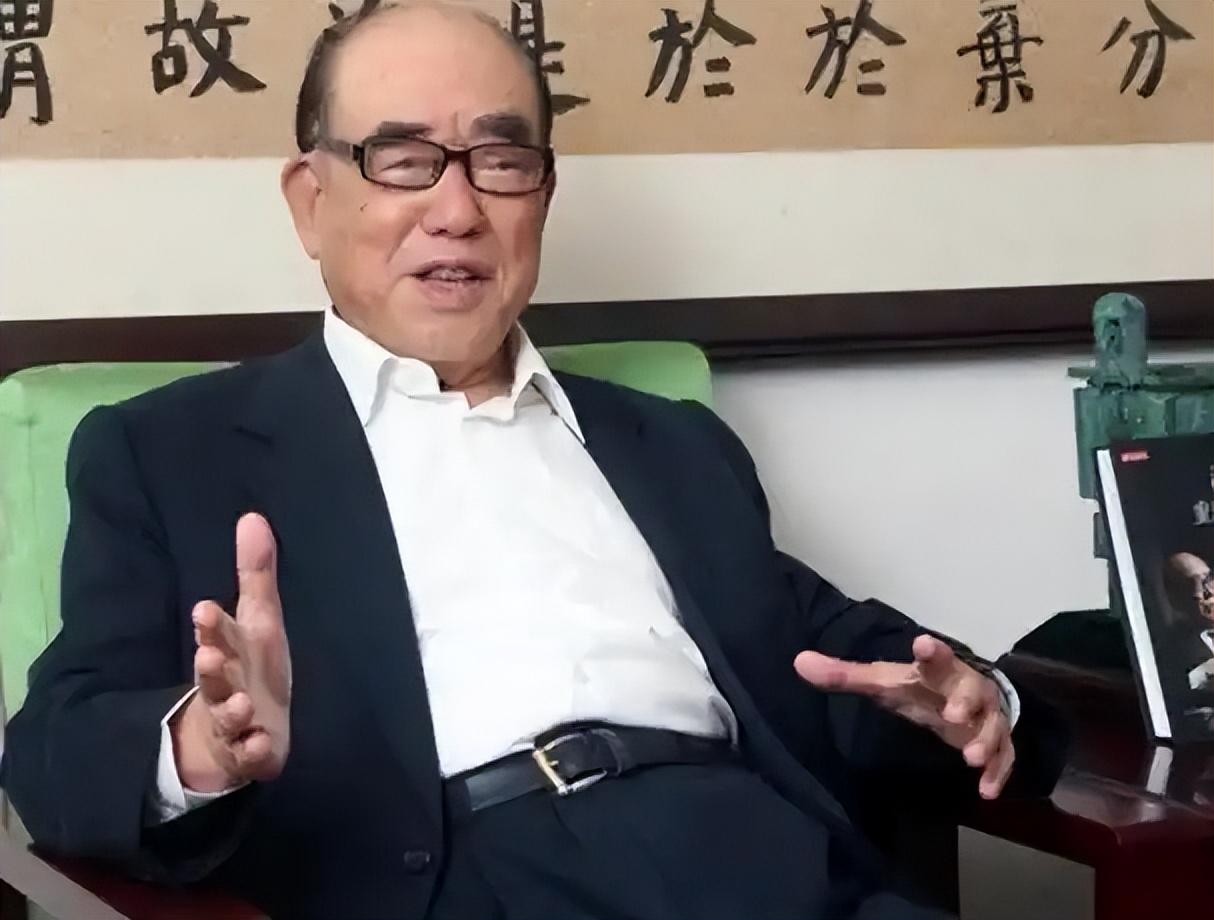 台湾退役将领郝柏村表示：不少人都说解放军战力已居亚洲首位，但在他看来，真正值得深