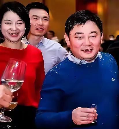 娶妻娶贤，看看张雪的老婆就知道了。这俩人初中就认识了，陈星伊看上的就是张雪这