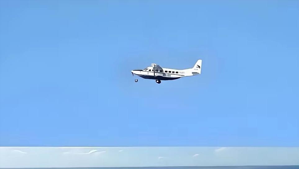 3月20日，菲律宾飞机再次逼近美济礁，这次中方没惯着果断“开火”！3月20日