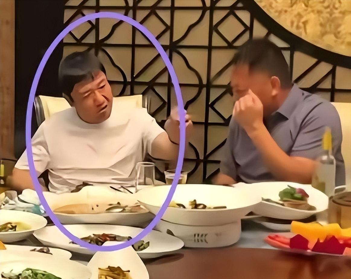 这次的事对贾冰来说，或许并不是坏事儿。私下朋友聚会，喝酒、抽烟、爆两句粗口，