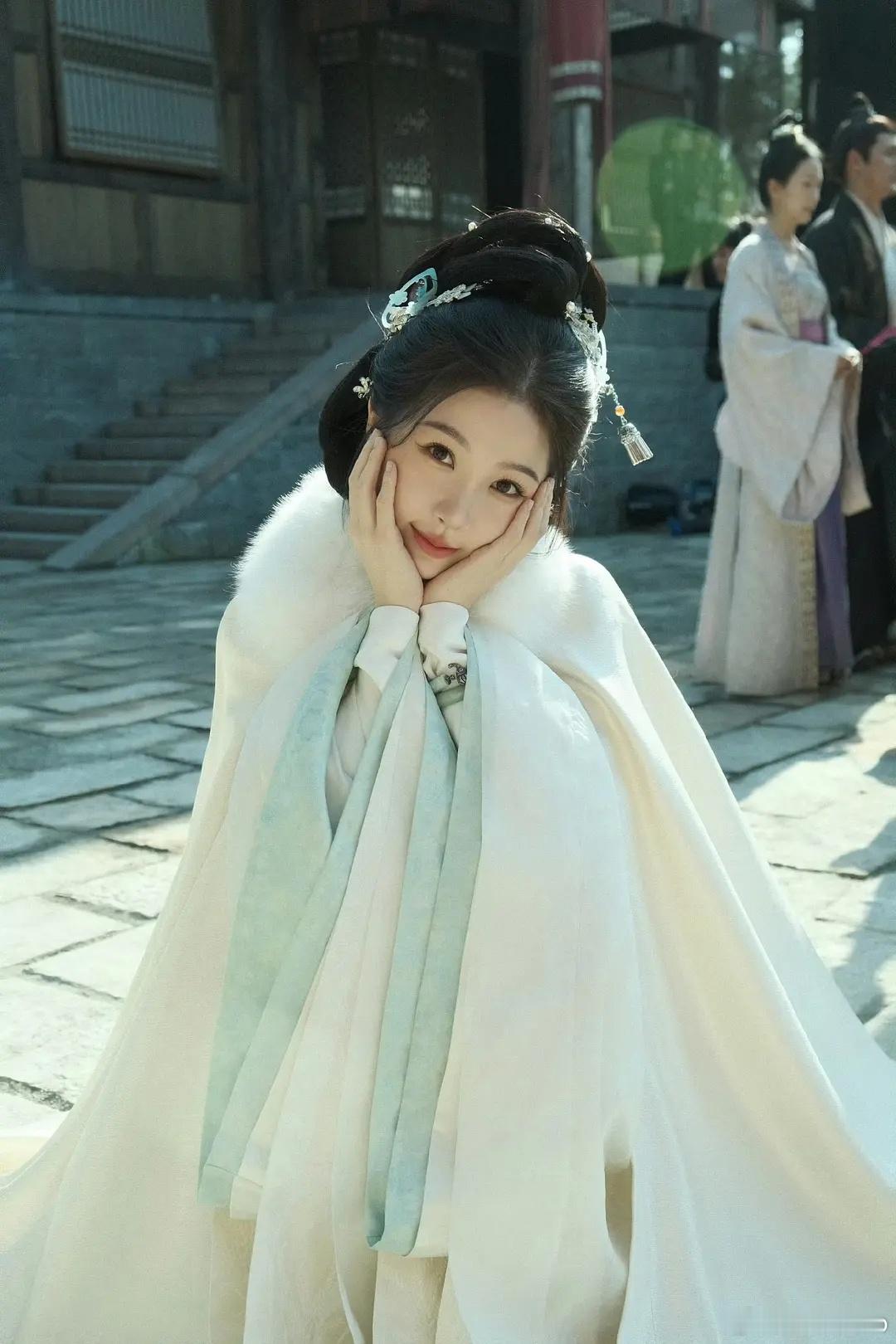 虞书欣新年营业照在假期的最后一天发了！！！好可爱的主母