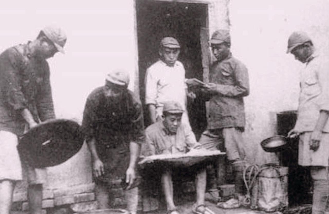 1929年3月，红4军刚刚转战到白沙镇一带，部队亟待休整。这天晚上，伟人吃饭时，