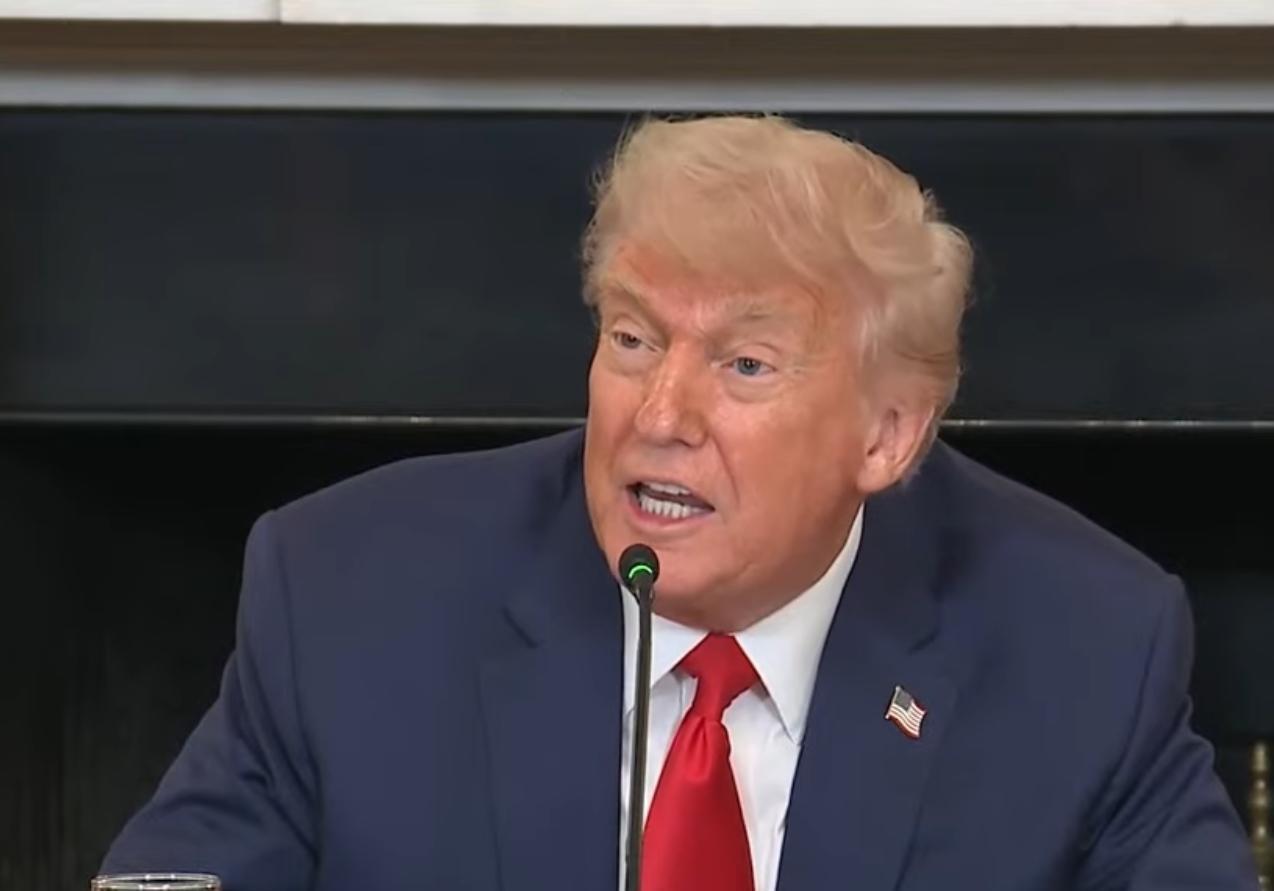 特朗普宣布美国与越南达成了贸易协定，美国对越南进口商品征收20%关税，对越南转口