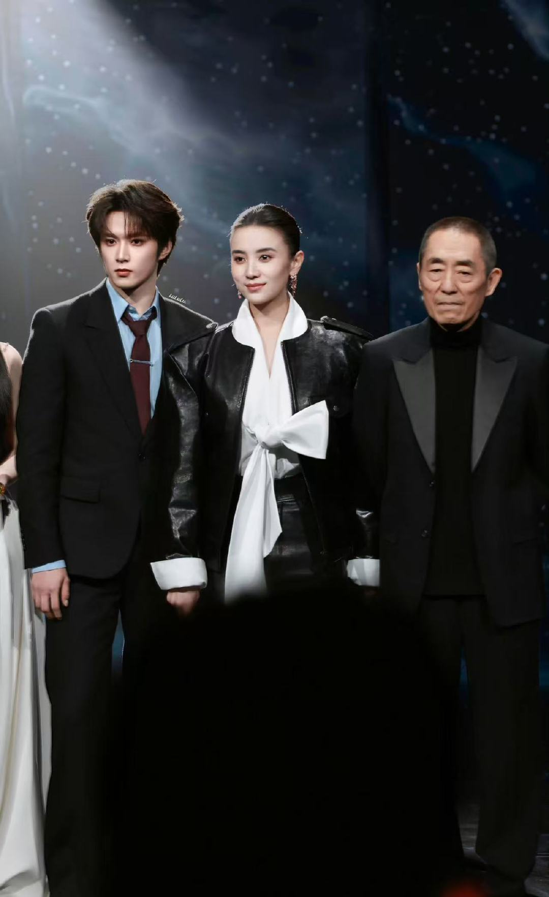 艺谋爷爷宋佳妈妈耀文宝宝张艺谋宋佳刘耀文同框艺谋爷爷宋佳妈妈耀文宝宝，神图来了