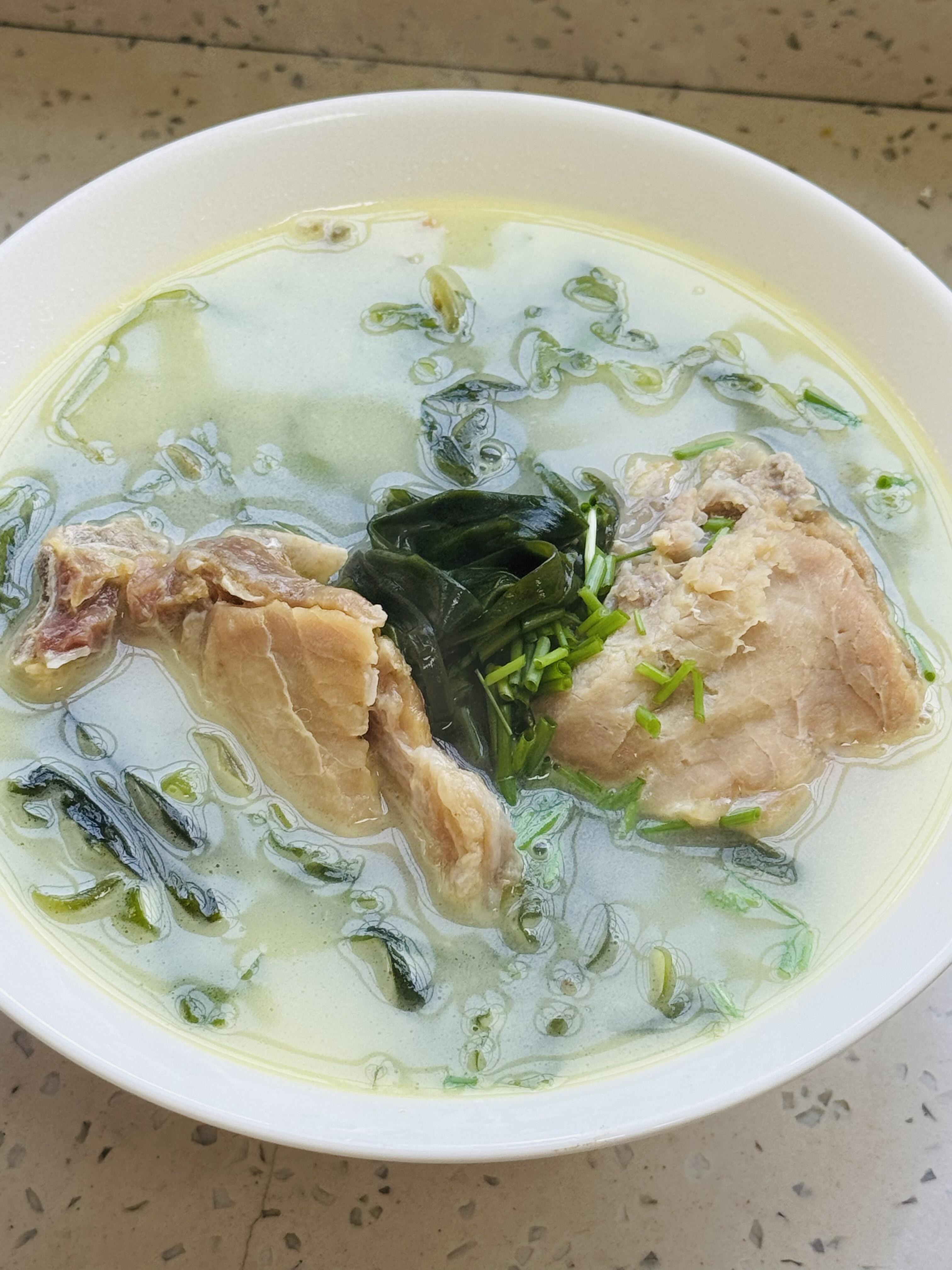 🦐皮肤喜爱这3种食物，女人多吃，素颜也白亮为了皮肤白嫩，很多姐妹花大价钱买精