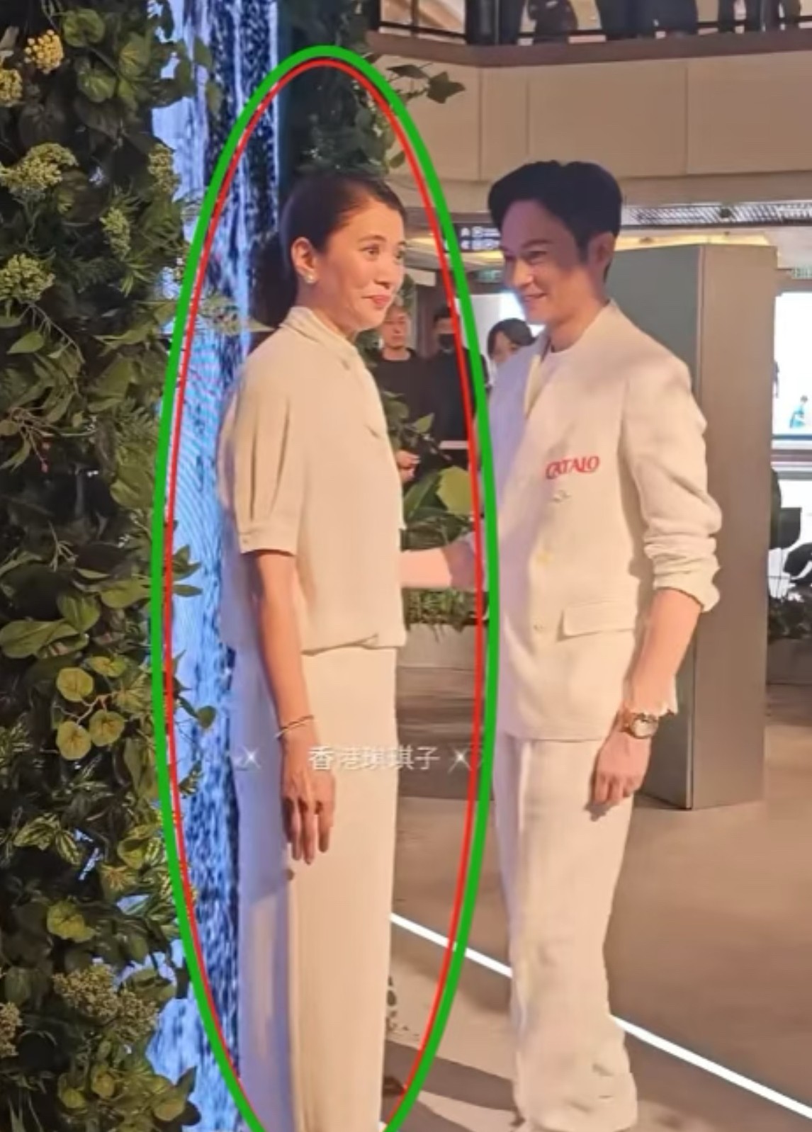 不是...袁咏仪私下长这样？