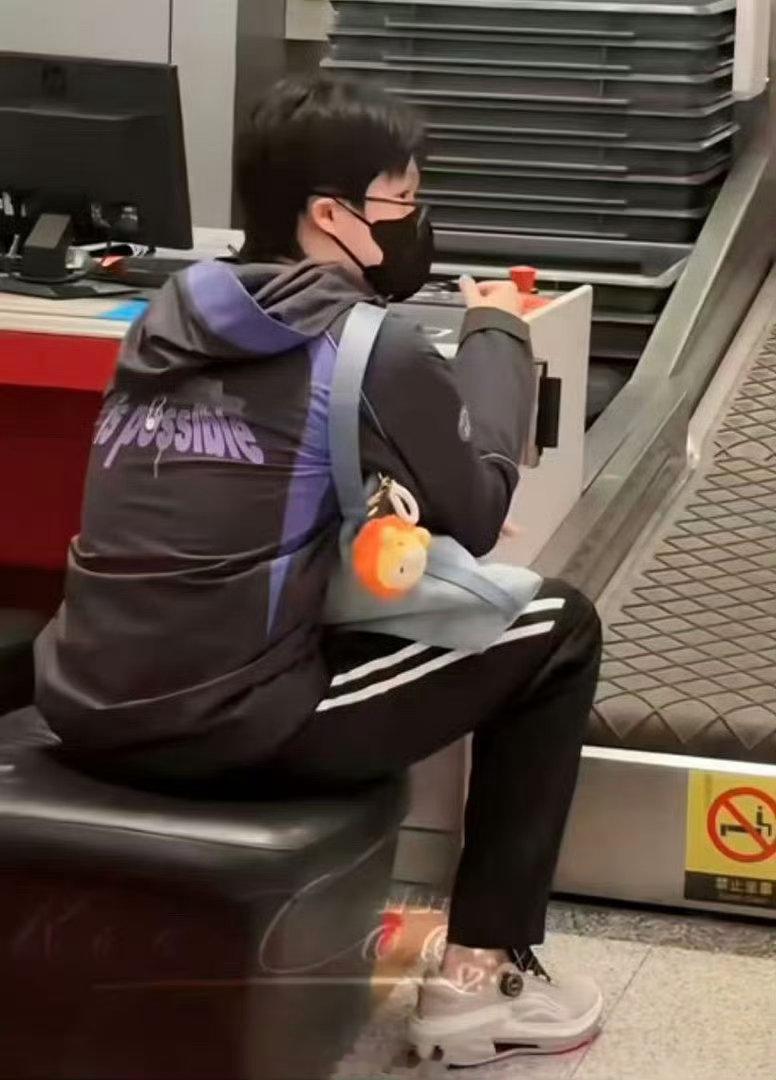 王楚钦HOHO娃圈顶流说娃圈顶流就是顶流，HOHO宝这排面这待遇，多少娃娃羡慕