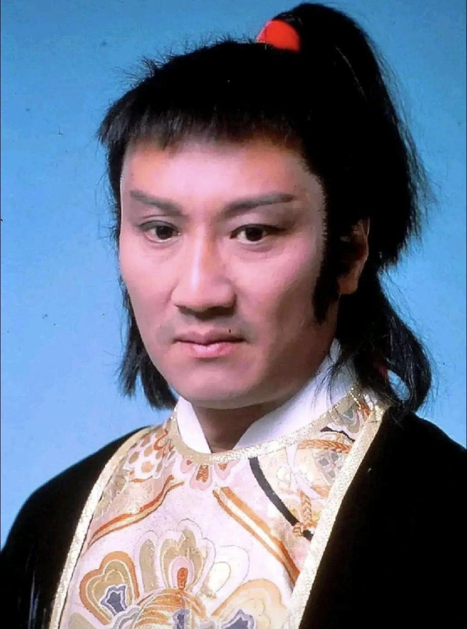 1978年，谢贤加入TVB拍摄的第一部剧是《萧十一郎》。42岁的谢贤凭精湛演技