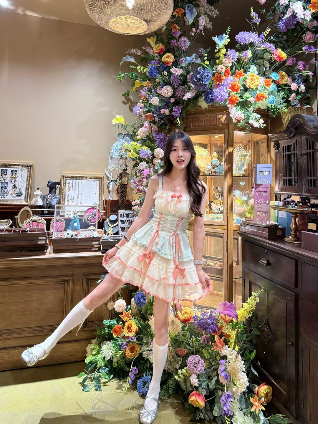 穿高跟鞋怎么走路才好看