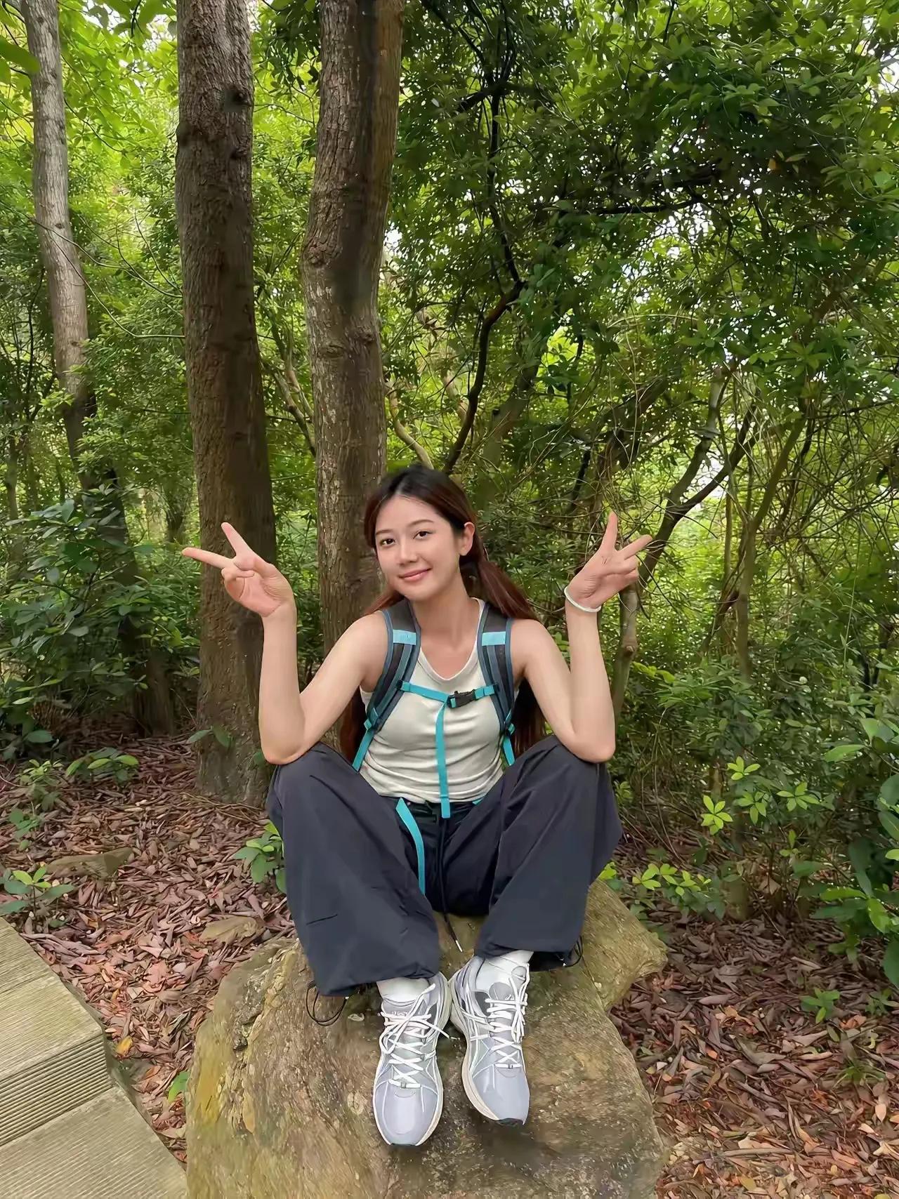 想娶一个这么漂亮的美女，男方条件是：在体制内上班，有房有车有存款，外加100万彩