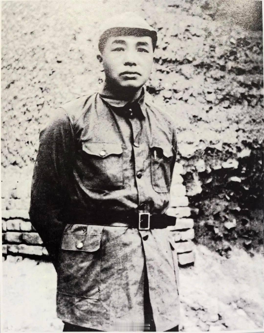 历史知识1936年10月中旬,三大方面军在甘肃会宁会师。也就在这个时候,蒋介石