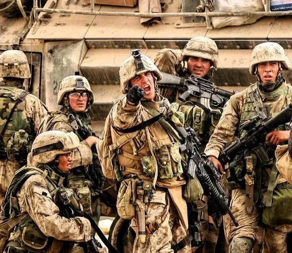 美国大兵们发工资了！看来美国是真的是不愿意欠军队工资，这次动用了军队80亿美元研