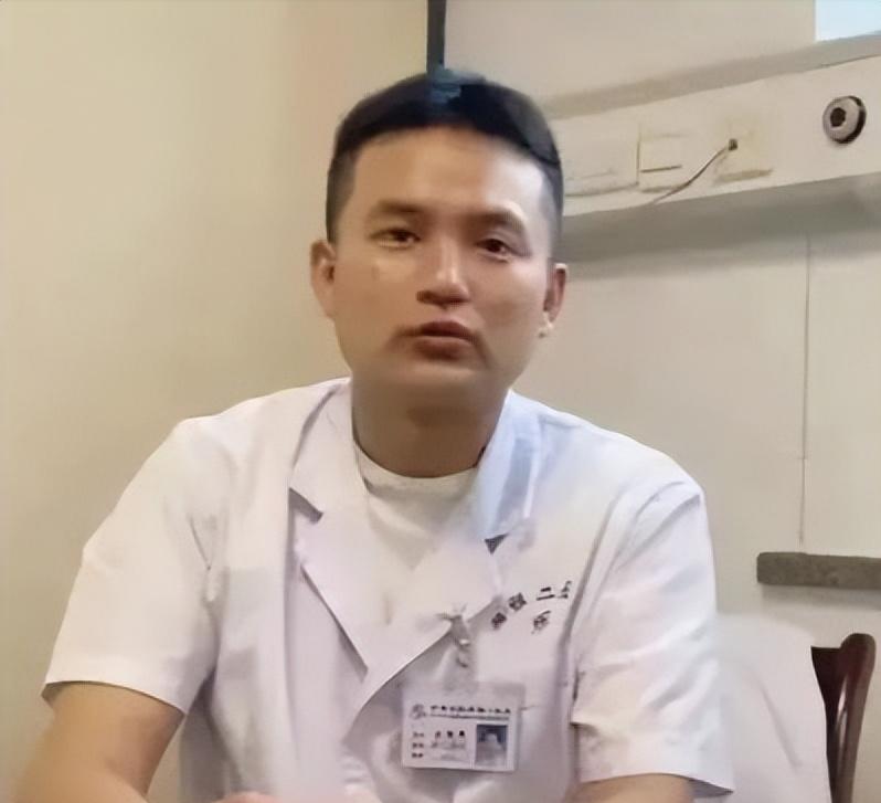 2022年，湖南农民张爱国因直肠癌做了大便改道手术。谁知，他痊愈出院后，却对主治