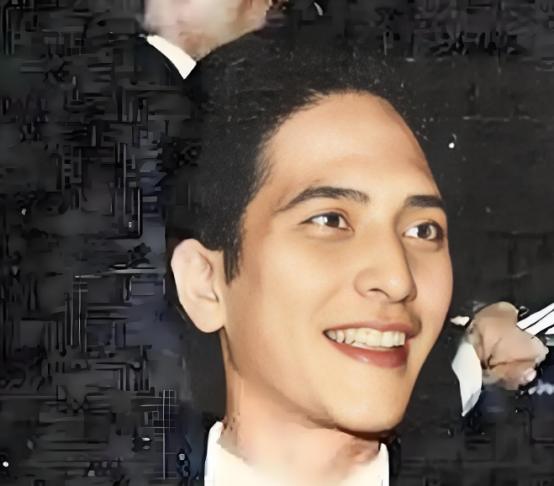 他车祸前一小时，刚和父亲吃完饭。那顿饭，成了赌王一生最不敢提的“最后一顿”。 
