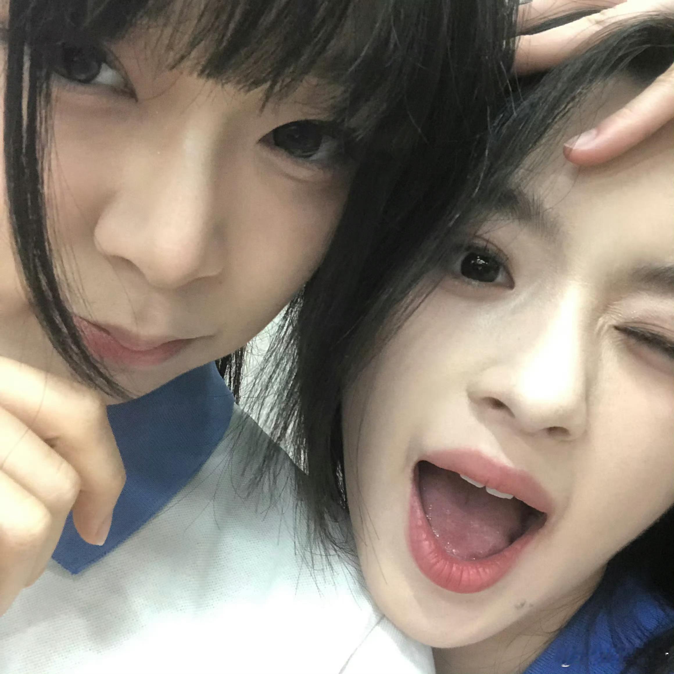 天呐萌翻。。甜酱完全明媚漂亮的高中结业照🥺​​​