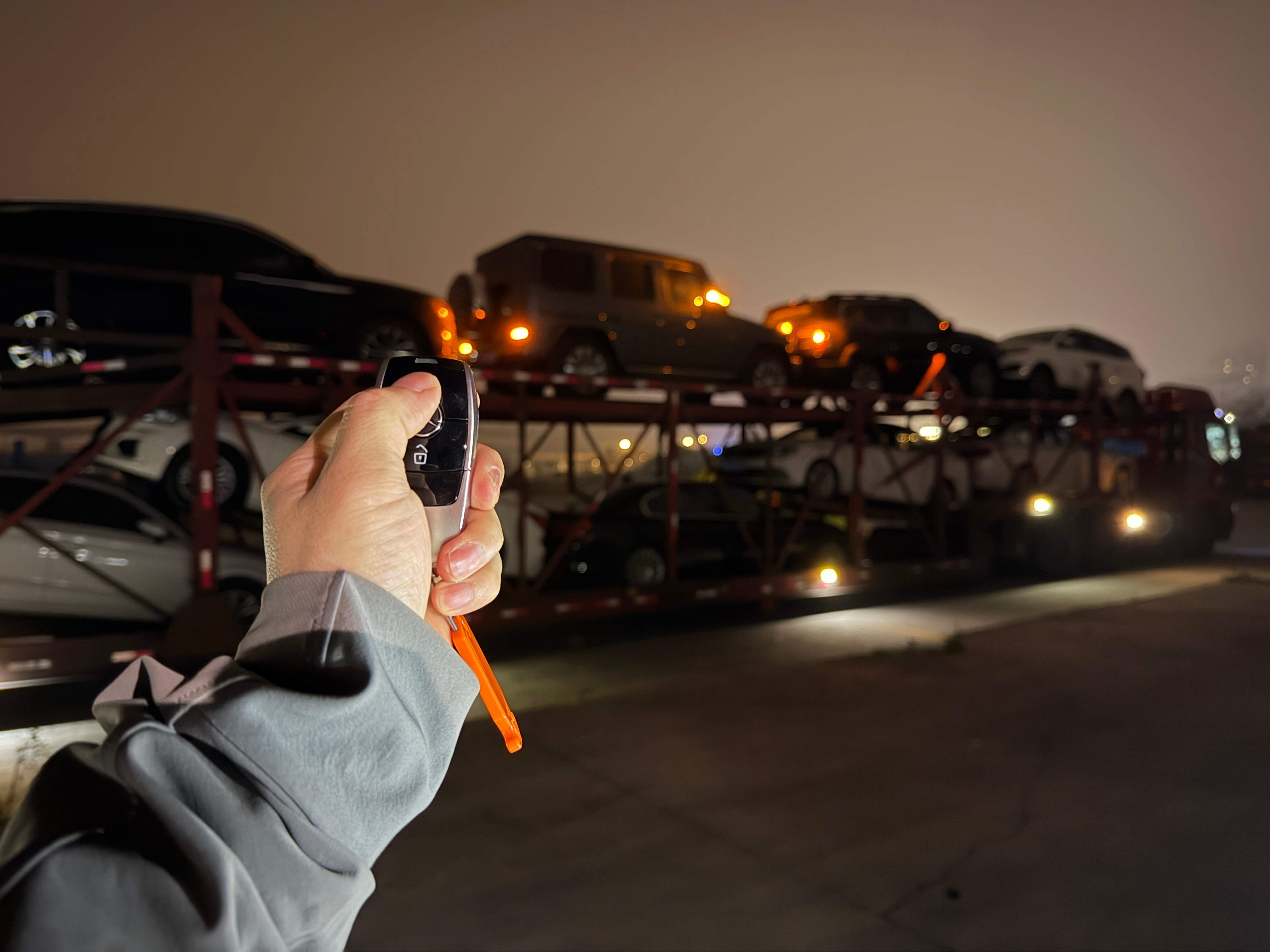 我的大G目前就在板车上！等师傅卸车