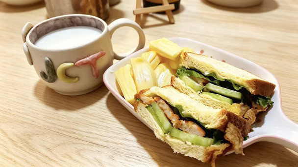 今晚逛超市看到它家的厚🍞，买了一些