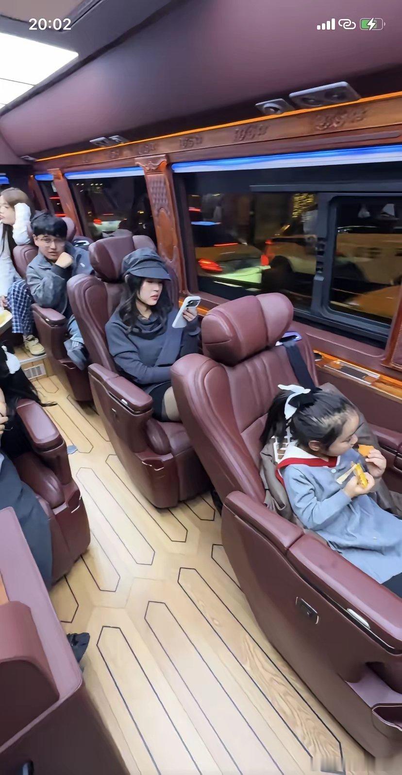 这得是什么家庭啊，能开上这种车