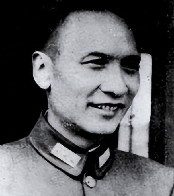 1949年9月，毛人凤拿着一份四百多人的枪决名单让卢汉签字，卢汉拒绝签字。毛人凤