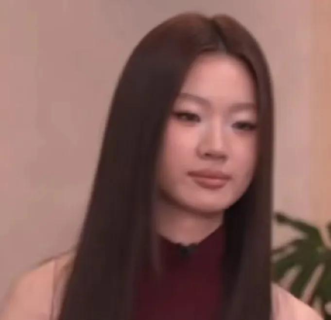 单依纯深夜硬刚网友！6月6日晚，单依纯因为改编了李荣浩的《李白》被网友骂难听，