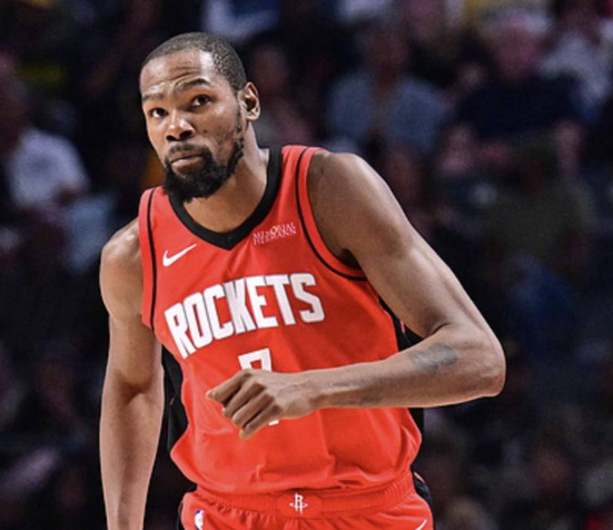 杜兰特G6大概率会复出，对于目前的火箭队来说，是锦上添花。杜兰特立棍，做不了救世