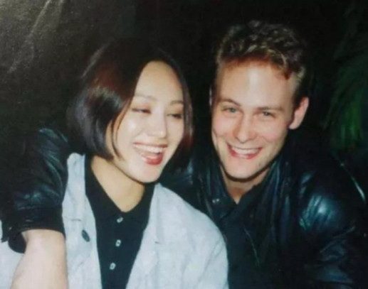 1997年，宁静嫁给美国演员保罗，保罗的父母是农场主，非常大方地说：“想要什么尽