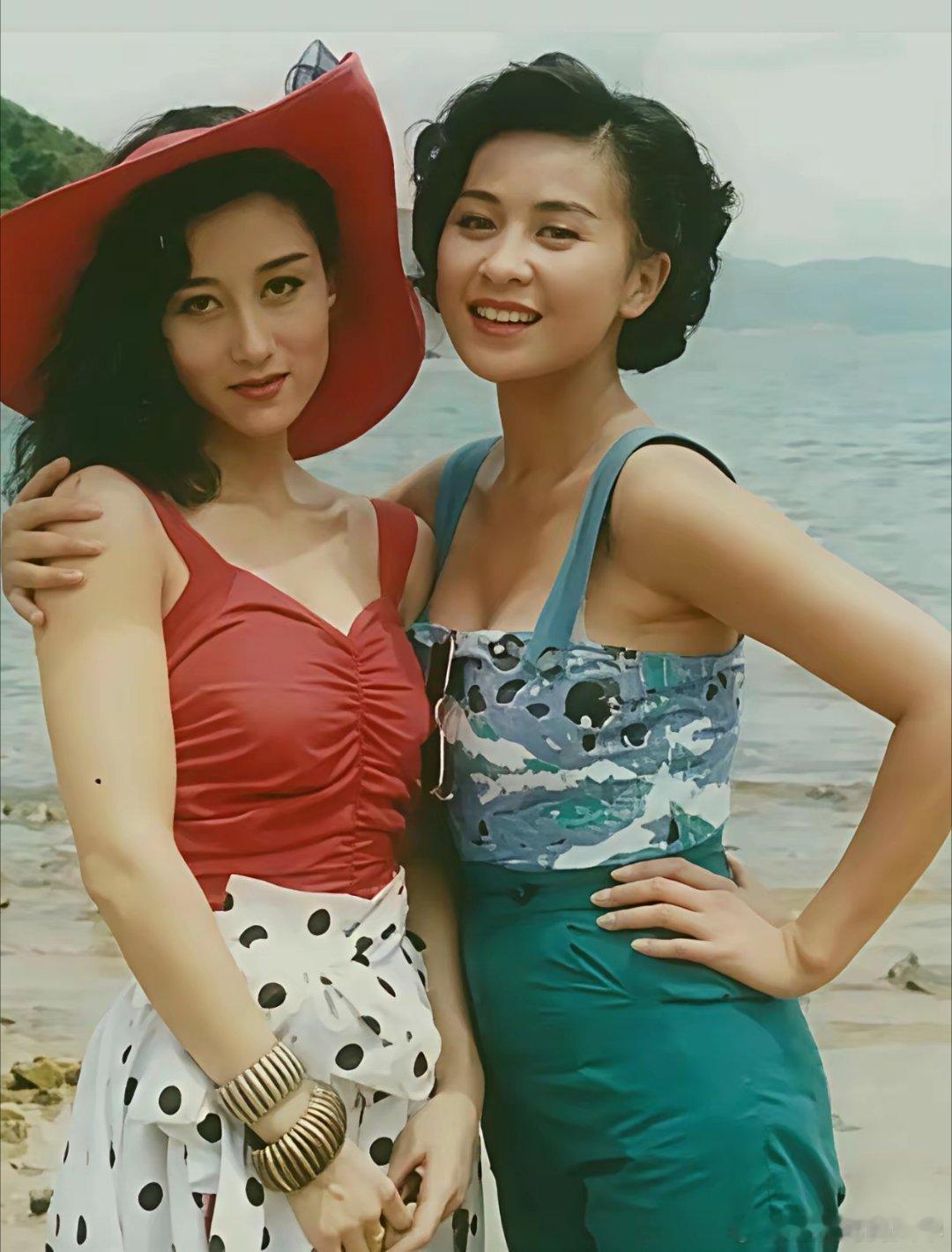 1港片《四千金》里的利智，美得像一朵带着烈焰的红玫瑰，明艳张扬，一颦一笑都写满了